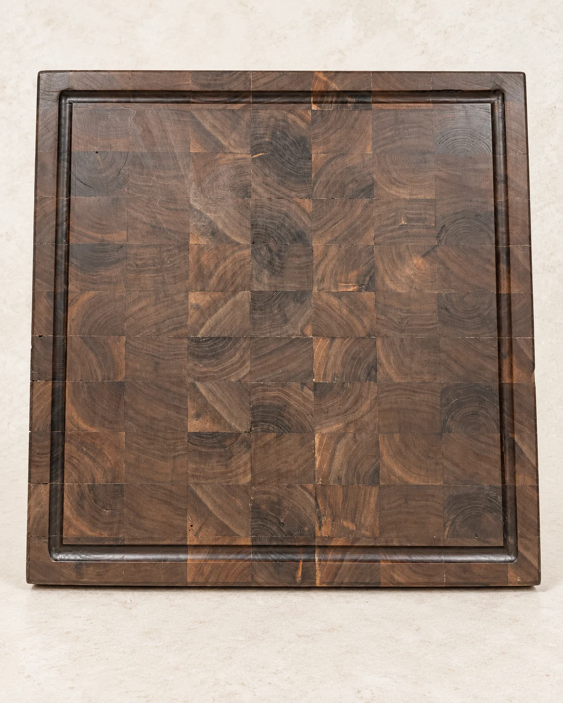 The first Studio Boxeur Bois walnut end-grain cutting board